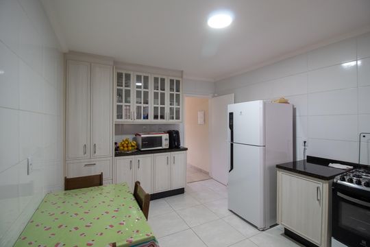 Cozinha de casa para alugar com 2 quartos, 85m² em Jardim Sarah, São Paulo