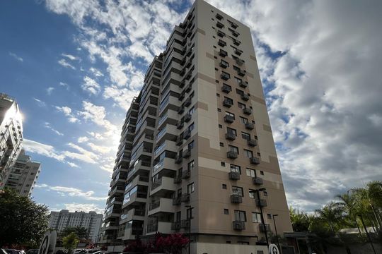 Fachada de apartamento à venda com 2 quartos, 81m² em Jacarepaguá, Rio de Janeiro