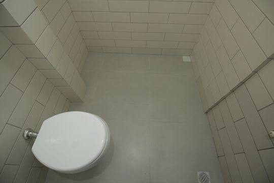 Banheiro de kitnet/studio para alugar com 1 quarto, 30m² em Embaré, Santos