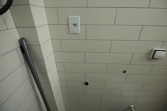 Banheiro de kitnet/studio para alugar com 1 quarto, 30m² em Embaré, Santos