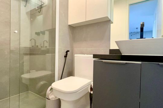 Banheiro de apartamento para alugar com 1 quarto, 50m² em Pinheiros, São Paulo