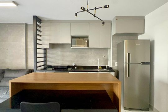 Cozinha de apartamento para alugar com 1 quarto, 50m² em Pinheiros, São Paulo