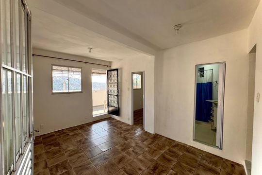 Sala de casa para alugar com 1 quarto, 51m² em Santa Teresa, Rio de Janeiro