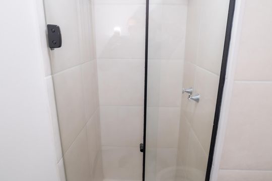 Banheiro  de apartamento para alugar com 2 quartos, 46m² em Ramos, Rio de Janeiro