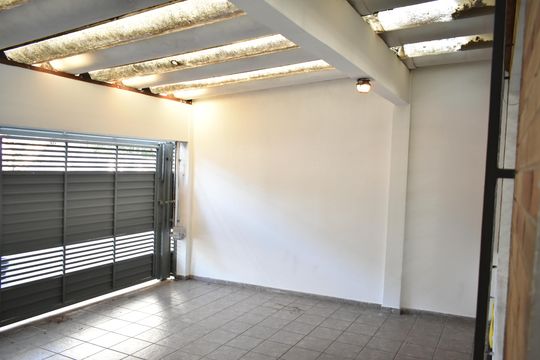 Garagem de casa à venda com 3 quartos, 120m² em Planalto Paulista, São Paulo