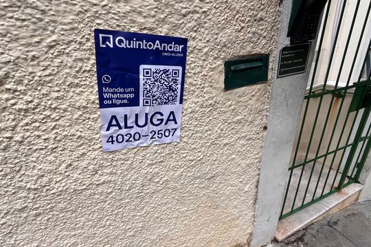 Placa  de kitnet/studio para alugar com 1 quarto, 30m² em Jardim Botânico, Rio de Janeiro
