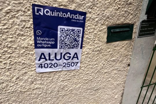 Placa  de kitnet/studio para alugar com 1 quarto, 30m² em Jardim Botânico, Rio de Janeiro