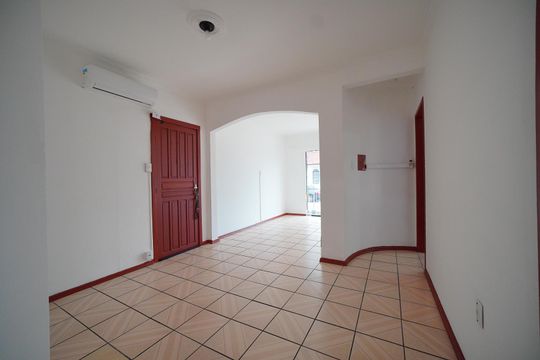 Sala de casa para alugar com 2 quartos, 70m² em Barreiros, São José