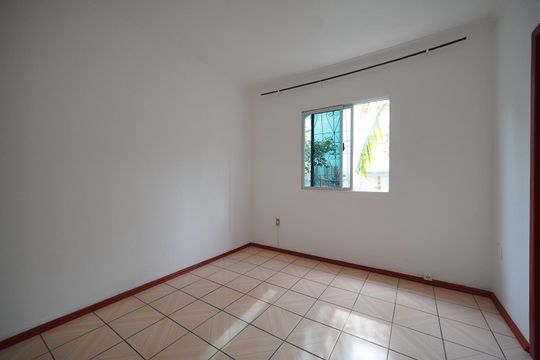 Suíte de casa para alugar com 2 quartos, 70m² em Barreiros, São José
