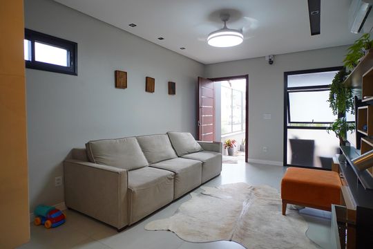 Sala de casa de condomínio à venda com 3 quartos, 129m² em Hípica, Porto Alegre