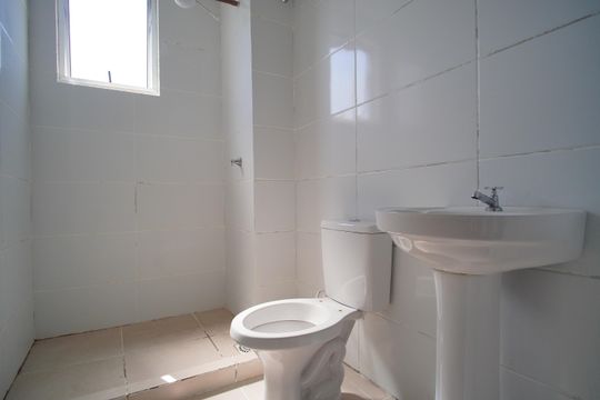 Banheiro de apartamento à venda com 2 quartos, 63m² em Rondônia, Novo Hamburgo