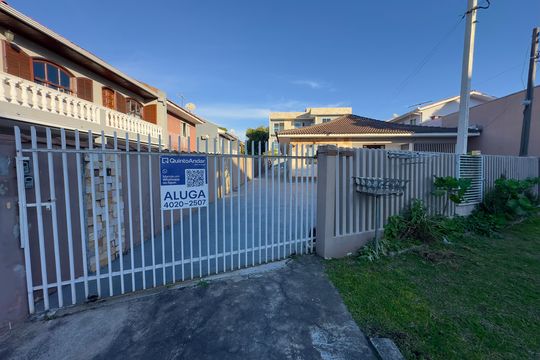 Fachada de casa de condomínio para alugar com 1 quarto, 55m² em Cajuru, Curitiba
