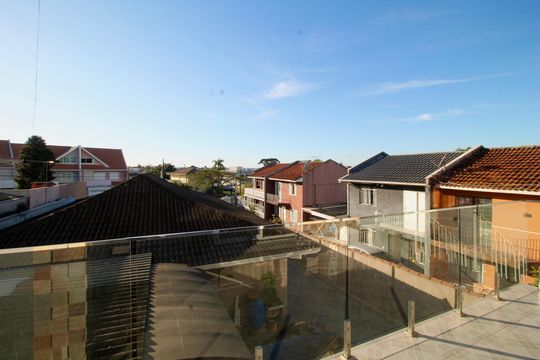 Vista de casa de condomínio para alugar com 1 quarto, 55m² em Cajuru, Curitiba