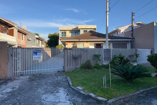 Fachada de casa de condomínio para alugar com 1 quarto, 55m² em Cajuru, Curitiba