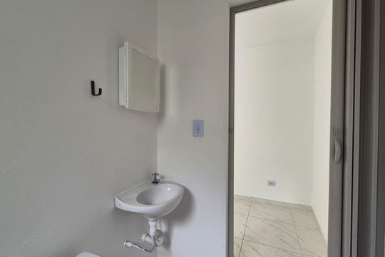 Banheiro  de apartamento para alugar com 1 quarto, 34m² em Bangu, Santo André