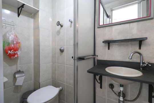Banheiro de Serviço  de apartamento à venda com 3 quartos, 96m² em Perdizes, São Paulo