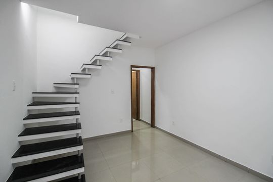Casa para alugar com 2 quartos, 68m² em Heliópolis, Belford Roxo