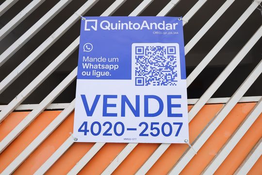 Placa GRANDE instalada no portão do imóvel, dia 22.09.26 - Código da placa: MMGQ-1277 de casa à venda com 3 quartos, 170m² em Jardim Casa Pintada, São Paulo