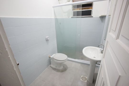 Banheiro de casa para alugar com 2 quartos, 100m² em Taquara, Rio de Janeiro