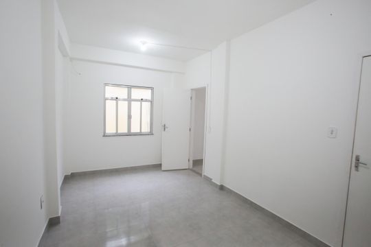 Quarto 1 de casa para alugar com 2 quartos, 100m² em Taquara, Rio de Janeiro