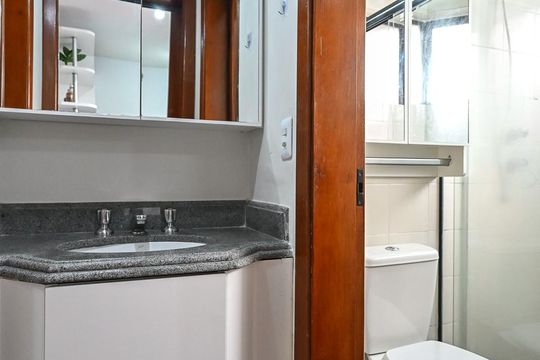 Banheiro de apartamento para alugar com 1 quarto, 42m² em Vila Suzana, São Paulo