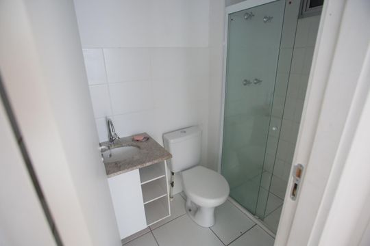 Banheiro de apartamento para alugar com 2 quartos, 50m² em Pechincha, Rio de Janeiro