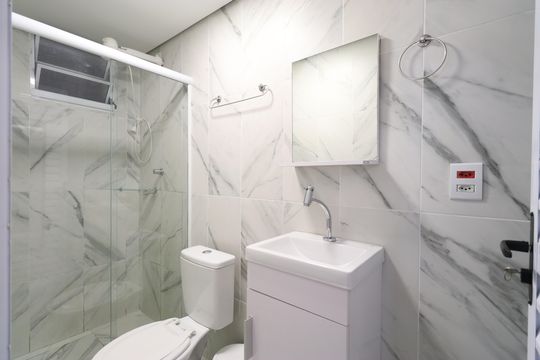 Banheiro de kitnet/studio para alugar com 1 quarto, 15m² em Barra Funda, São Paulo