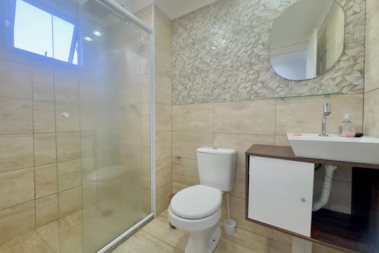 Banheiro de apartamento para alugar com 2 quartos, 47m² em Jardim Las Vegas, Guarulhos