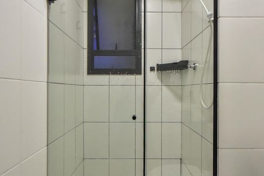 Banheiro Social de kitnet/studio à venda com 1 quarto, 26m² em Jardim Panorama, São Paulo