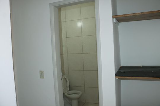 Corredor de casa para alugar com 2 quartos, 72m² em Jardim da Gloria, Cotia