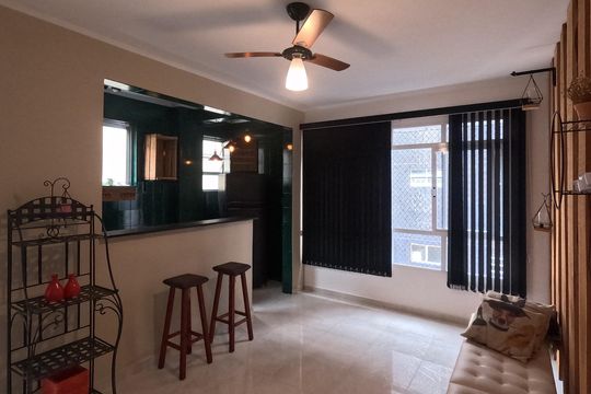 Sala de estar de apartamento para alugar com 1 quarto, 70m² em Gonzaga, Santos