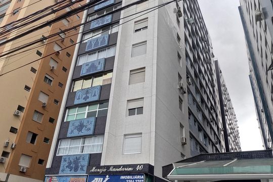 Fachada  de apartamento para alugar com 1 quarto, 70m² em Gonzaga, Santos