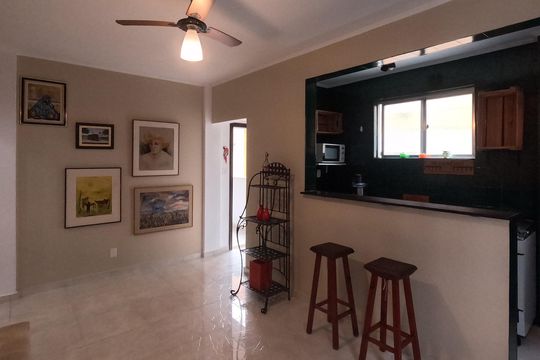 Sala  de apartamento para alugar com 1 quarto, 70m² em Gonzaga, Santos
