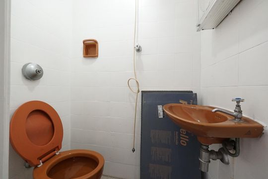 Banheiro de serviço de apartamento para alugar com 3 quartos, 105m² em Vila Mariana, São Paulo