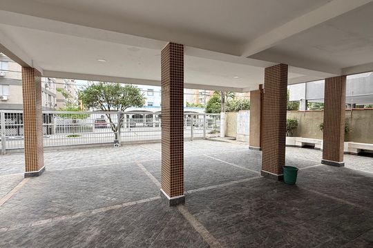 Garagem de apartamento para alugar com 2 quartos, 97m² em Jardim Tres Marias, Guarujá