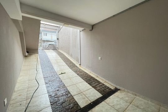 Garagem de casa para alugar com 3 quartos, 170m² em Jardim Ester, São Paulo