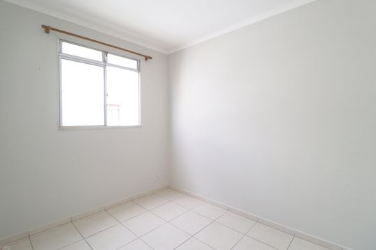 Quarto 2 de apartamento para alugar com 2 quartos, 43m² em Gávea, Uberlândia