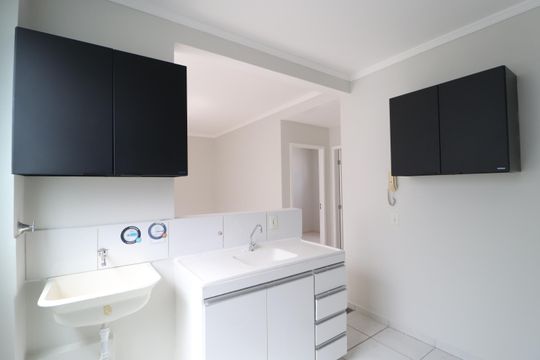Cozinha de apartamento para alugar com 2 quartos, 43m² em Gávea, Uberlândia