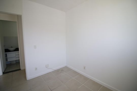 Quarto 1 de apartamento para alugar com 2 quartos, 46m² em Jacarepaguá, Rio de Janeiro