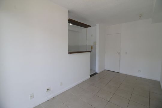 Sala de apartamento para alugar com 2 quartos, 46m² em Jacarepaguá, Rio de Janeiro