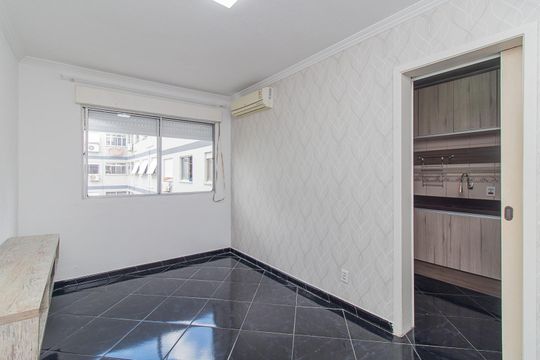 Sala de apartamento à venda com 2 quartos, 52m² em Santo Antônio, Porto Alegre