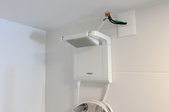 Banheiro de kitnet/studio para alugar com 1 quarto, 24m² em Jardim Paulistano, São Paulo