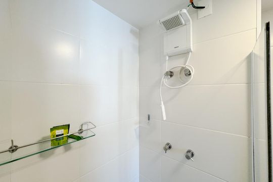 Banheiro de kitnet/studio para alugar com 1 quarto, 24m² em Jardim Paulistano, São Paulo