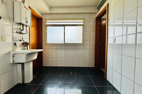 Lavanderia de apartamento para alugar com 4 quartos, 133m² em Tamboré, Santana de Parnaíba
