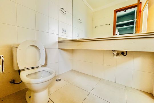 Banheiro da Suíte de apartamento para alugar com 4 quartos, 133m² em Tamboré, Santana de Parnaíba