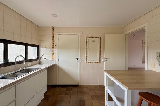 Cozinha de apartamento à venda com 3 quartos, 270m² em Santo Amaro, São Paulo
