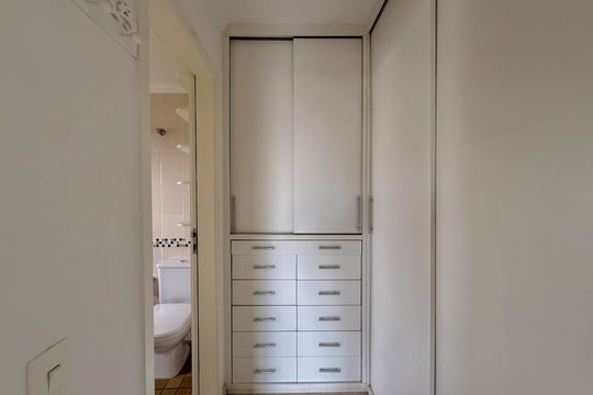 Closet Suíte de apartamento à venda com 3 quartos, 270m² em Santo Amaro, São Paulo