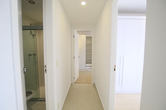 Corredor de apartamento para alugar com 2 quartos, 98m² em Cambuci, São Paulo