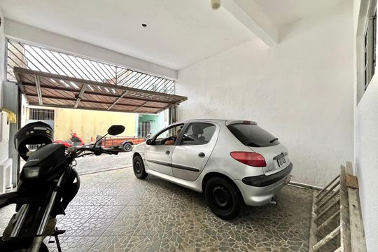 Garagem de casa à venda com 2 quartos, 100m² em Vila Mira, São Paulo