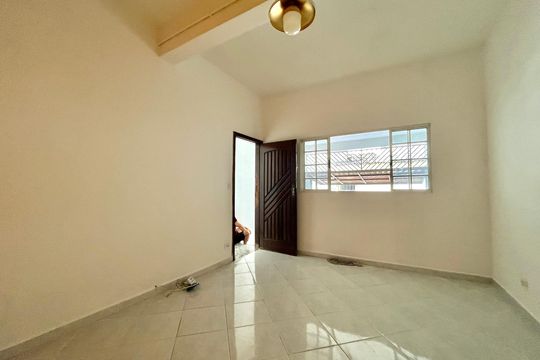 Sala de casa à venda com 2 quartos, 100m² em Vila Mira, São Paulo